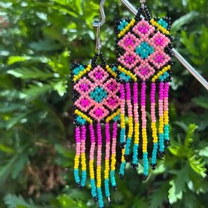 💕New Listing 💕Eye-catching Handcrafted Chakira Bead Earrings - Multicolor